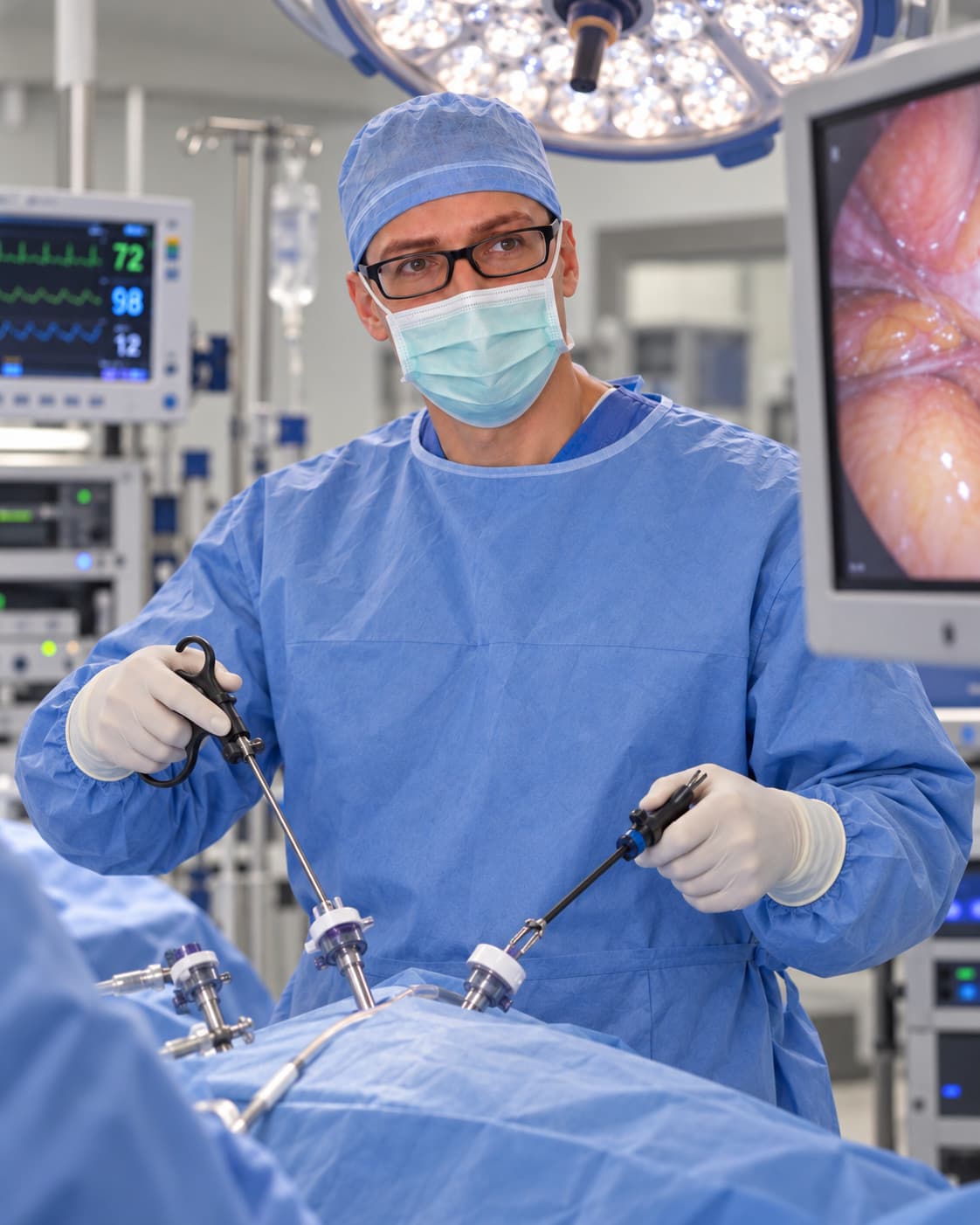 Dr. Alejandro Molina performing laparoscopic radical prostatectomy in the operating theatre